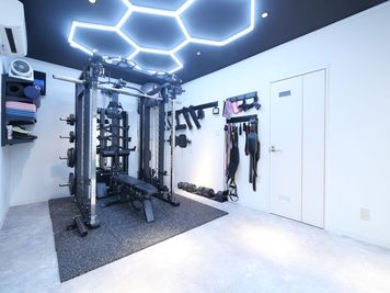 WHITEGYM北千住店 WHITEGYM北千住店/レンタルジムの室内の写真