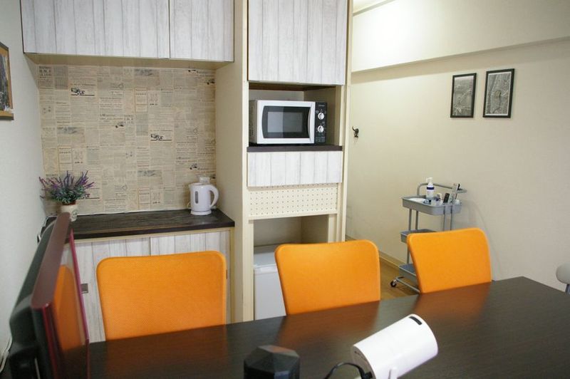 金山駅徒歩2分！最大8名可　ミーティングやワークショップに最適✨ - 貸し会議室waQwa～ワクワ～