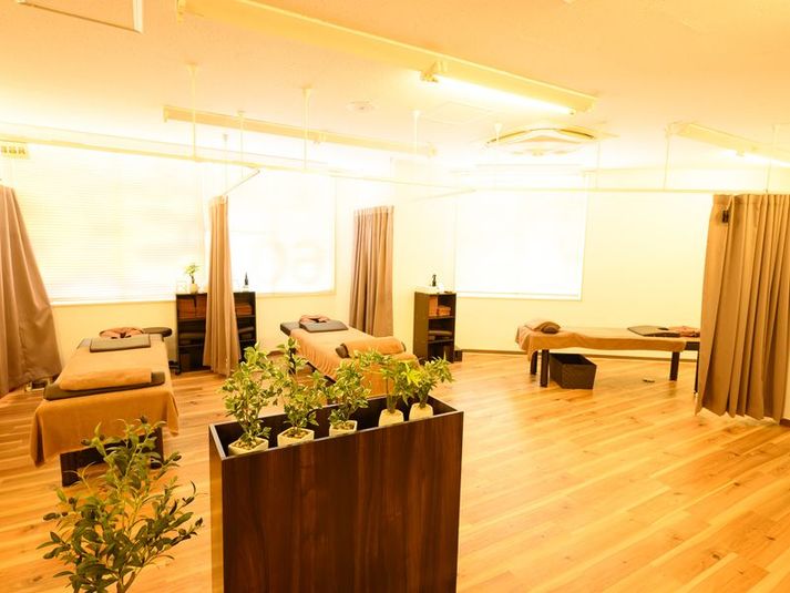 マッサージ施術スペース　ベット、カーテンあり - もみの匠　大船店