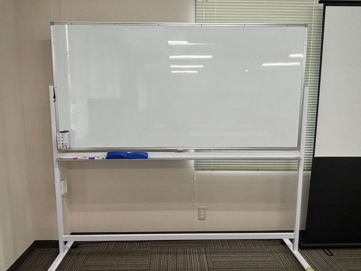 【最大42名着席可・レイアウト自由】貸し会議室・セミナールーム - odoranaオフィス六本木(旧 katanaオフィス)