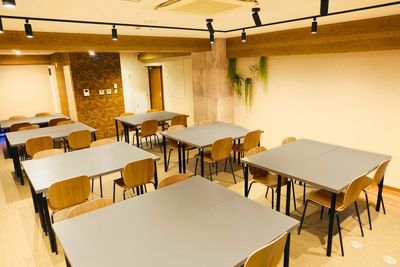 【駅徒歩7分】歓送迎会🍻マイク/プロジェクター等オプション充実🎤室内お花見🌸推し活✨撮影🙆‍♀️高速Wi-Fi完備 - 田町駅徒歩7分のレンタルスペース！オンライン会議やイベントも◎