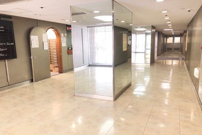 お気軽会議室　ユニゾーン新大阪 リーブル新大阪　会議室の入口の写真