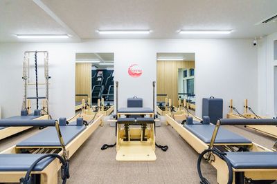 韓国式リフォーマーを4台完備 - 女性専用ピラティススタジオ＆ジム　LOrena藤沢店 女性専用マシンピラティススタジオ＆ジム　ロレナ藤沢店の設備の写真