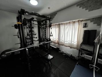 完全個室、清潔感あるスペースで合トレ、撮影、パーソナルトレーニングに最適🏋 - PSGYM淀屋橋 😙OPEN🎉淀屋橋/本町/肥後橋の個室・シェアジムの室内の写真