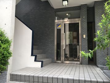 田町貸会議室の入口の写真