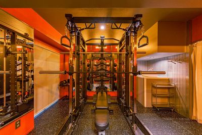 フィジーク優勝者監修のマシン＆機材を導入し、最高のトレーニング環境を実現しています✨ - mela gym（メラジム）池袋店の室内の写真