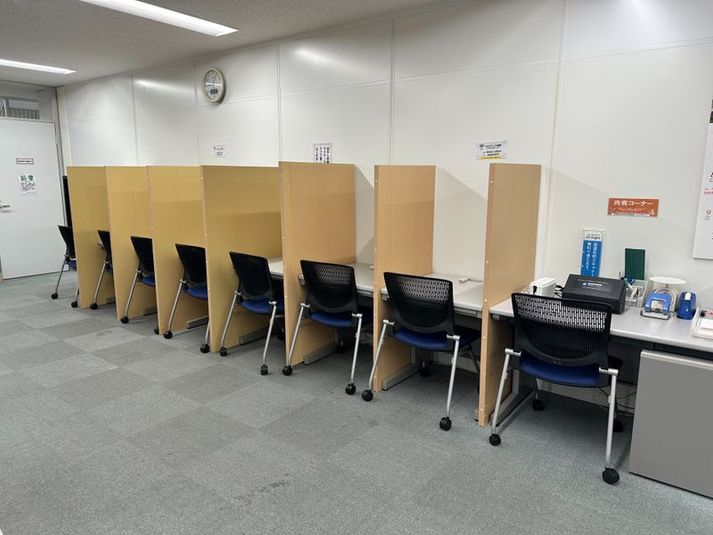 間仕切りでプライベート感のあるデスク - katanaオフィス淀屋橋 katanaオフィス淀屋橋　フリースペース（ドロップイン）の室内の写真