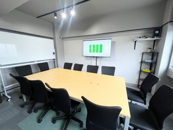 いい会議室永田町 栄ビル３F 8名会議室の室内の写真