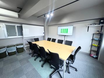 いい会議室永田町 栄ビル３F 8名会議室の室内の写真