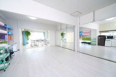１６名収容！市川駅徒歩２分🌟リノリウム床💖９面ミラー！ヨガに！パーティに！セミナーに！！ - レンタルスペース「M's」市川2