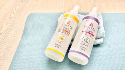 ヨガマット用のクリーナーです。2種類の香りからお選びいただけます。
無香料の除菌シートのご用意もございます。 - SOLARI Rental Studio 日本橋 SOLARI レンタルスタジオ 日本橋の設備の写真