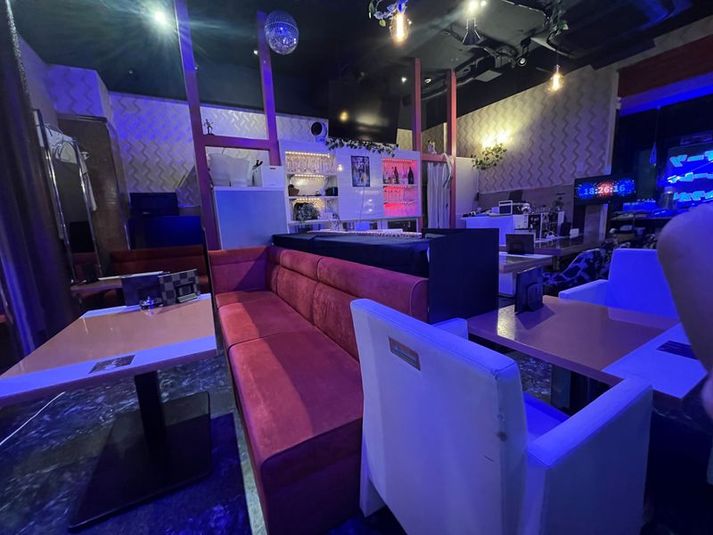 【ダーツ&カラオケ&飲み放題が無料】スペース黒猫【掃除付き】 - レンタルスペース黒猫