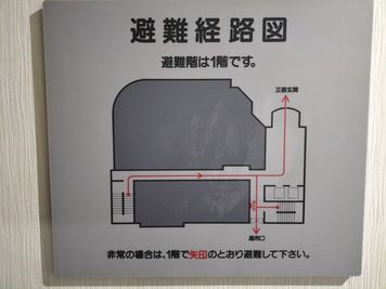 避難経路図 - SMG/本町・カーニープレイス ＳＭＧ貸し会議室/カーニープレイス本町ビル４階の室内の写真