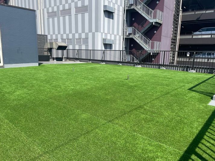 屋上の芝生ロケーション抜群 - 新座かけはしスペース