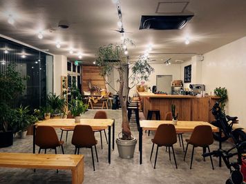 AOSHIMA PINCIC CLUB 1Fにある、バーカウンター付きの貸し切りパーティスペース！ - AOSHIMA PICNIC CLUB