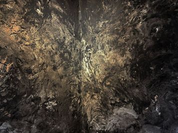 漆喰壁角の部分は９０度になっています - more新宿2号店 	撮影スタジオの室内の写真