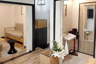 Entrance(inside)/W.C./Wash basin - CASA代々木 Day use share-rest room yoyogiの室内の写真