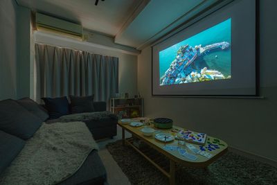 スペモ歓送迎会🎊新宿三丁目1分🚶100㌅プロジェクター完備🎬推し活🆗デート👫映画鑑賞🎞️女子会481_ihana新宿 - 481_ihana新宿2nd
