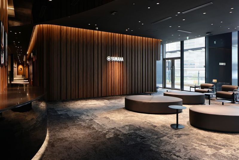  Room8 アップライトピアノ、電子ピアノ常設の防音部屋 - ミュージックアベニュー横浜みなとみらい