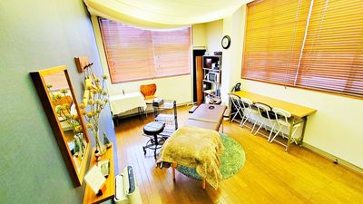 高崎のレンタルサロンcarima 高崎の会議室｜面接,対談,セミナー,カウンセリング,サロンなどにの室内の写真
