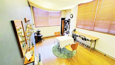 高崎のレンタルサロンcarima 高崎の会議室｜面接,対談,セミナー,カウンセリング,サロンなどにの室内の写真