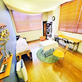 高崎のレンタルサロンcarima 高崎市のレンタル撮影スタジオ｜carima高崎｜会議、セミナーにの室内の写真