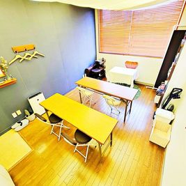 高崎のレンタルサロンcarima 高崎市のレンタル撮影スタジオ｜carima高崎｜会議、セミナーにの室内の写真