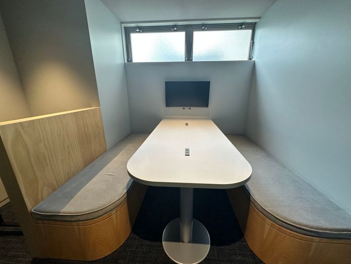 6名会議室B - センター南 by Farrow Group