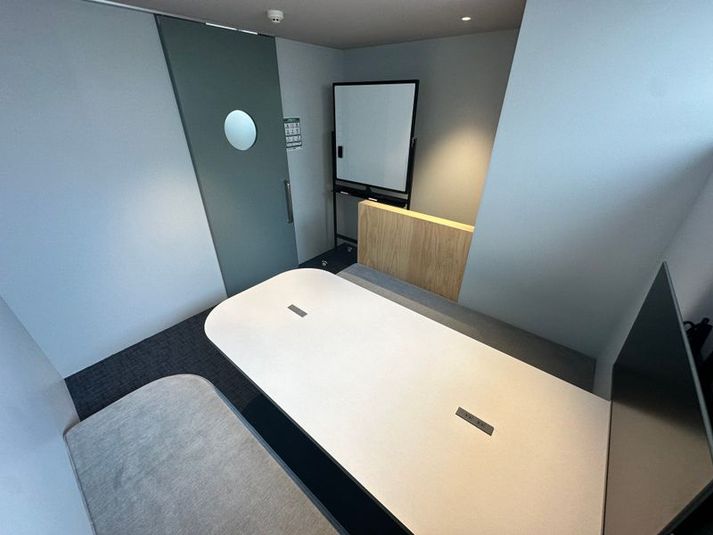 6名会議室B - センター南 by Farrow Group