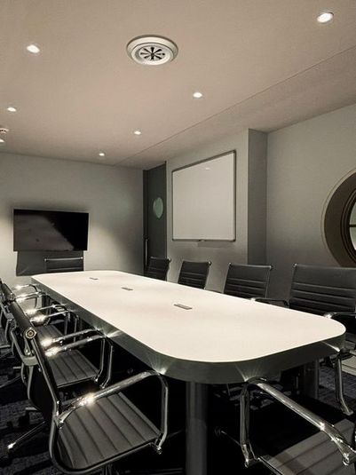 10名会議室C - センター南 by Farrow Group