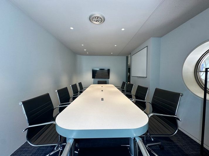 10名会議室C - センター南 by Farrow Group