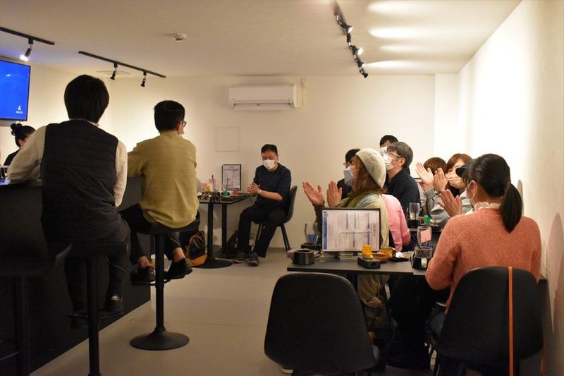 テーブル１６席とバーカウンター４席のレンタルスペース！ - クイズバースアール大阪