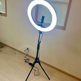 LEDリングライト（三脚スタンド付き） - レンタルサロンゆるり 美容レンタルスペースの室内の写真