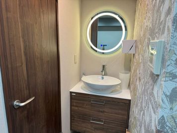 洗面台 - TakeFit大阪南森町の設備の写真