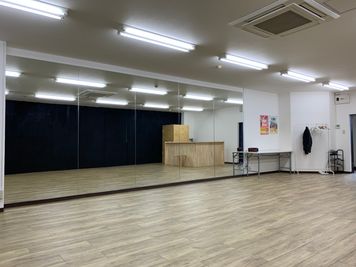 スタジオフルーク ダンス・撮影・セミナー会議室等の室内の写真