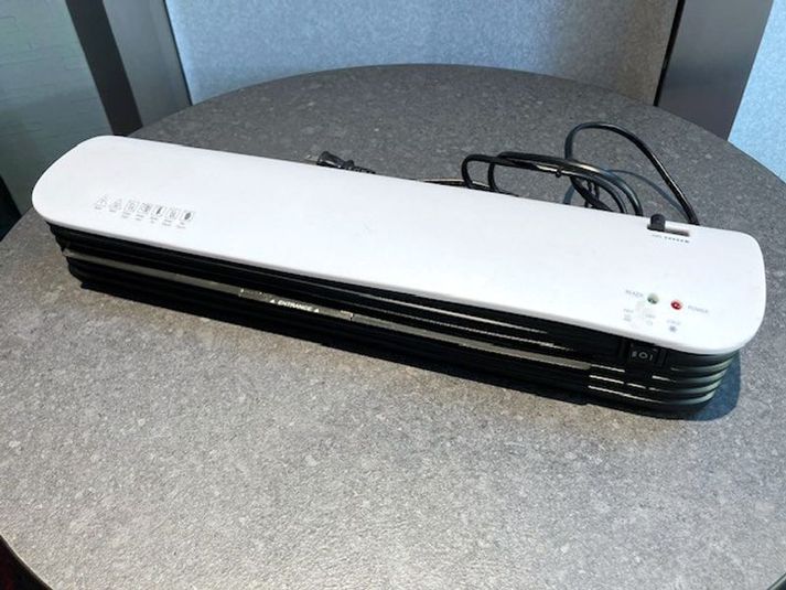 《1名用》テレワークルーム - カラオケＣＬＵＢ ＤＡＭ三宮北野坂店