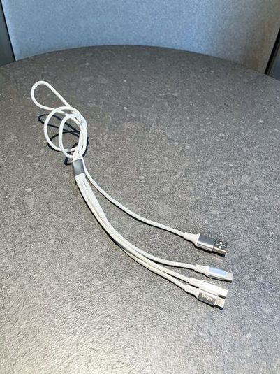 《5～8名用》会議・打ち合わせ用ルーム【サイズM】 - カラオケＣＬＵＢ ＤＡＭ三宮北野坂店