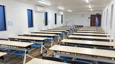 高崎白銀ビル貸し会議室 別館 Room2【3名掛け最大60席】の室内の写真