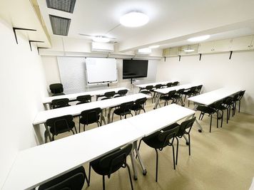 新宿駅D5出口徒歩20秒！エレベーター2基あり、セミナー、講習会、会議や動画撮影にお勧め - リンクスペース新宿西口（シーズスタジオ新宿西口）