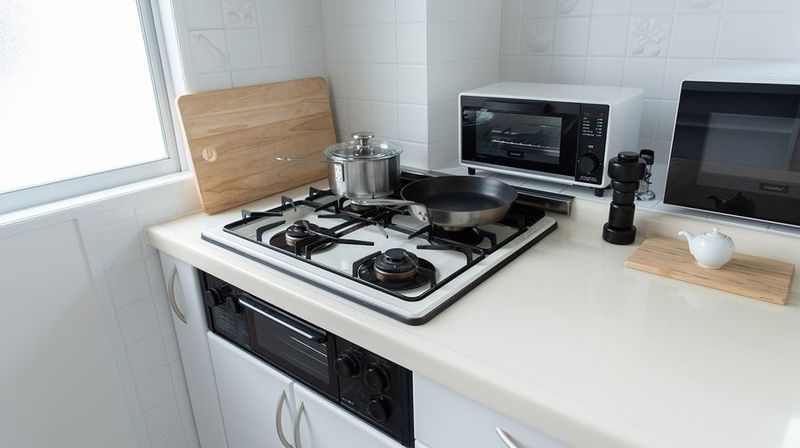 清潔感のあるホワイトを基調としたキッチンダイニング【スタジオJ】 - studio ideal