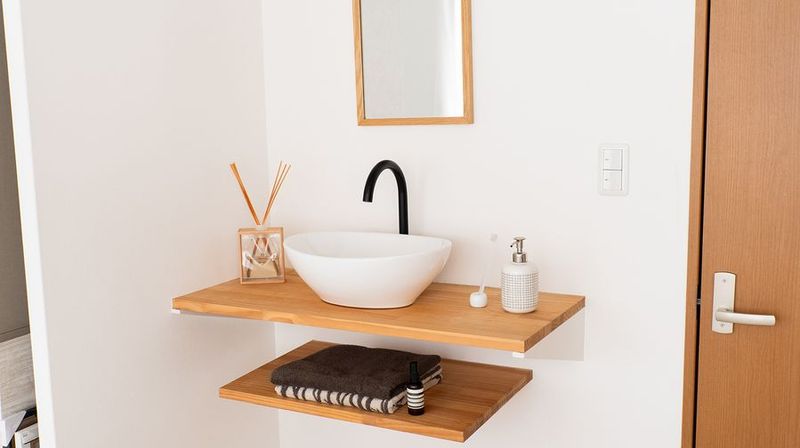 自然光が差し込むキッチン・お風呂が設けられた空間【スタジオE】 - studio ideal