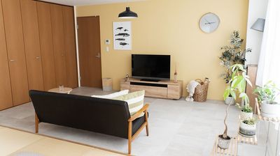 現在は黄色い壁紙は白い壁紙に変わっています。 - studio ideal 洋室と和室がひと続きの空間【スタジオF】の室内の写真
