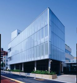 外観（大久保通り側） - M SQUARE（エムスクエア） ミーティングルームＣの外観の写真