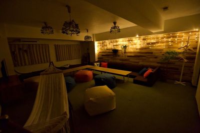 おすすめポイント👍照明を消し、電飾のみにするとグッと雰囲気が高まります！ - 【Jeunesse新大久保 - ジュネス新大久保】 広々使える🤸‍♂️｜床に座れる👶｜✨大人数最大30名[56]の室内の写真