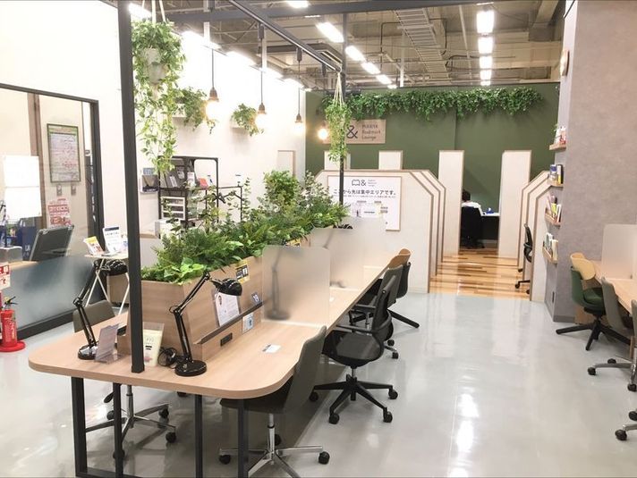 オープン席17 - MIRAIYA Bookmark Lounge 幕張店