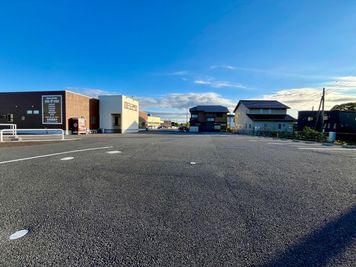 駐車場最大３２台無料 - ダンススタジオ　ファンデーション茂原 デカスタの外観の写真