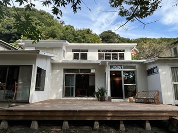 Art of Life 山の音 商用撮影Plan★167坪の庭とシンボルツリーの室内の写真