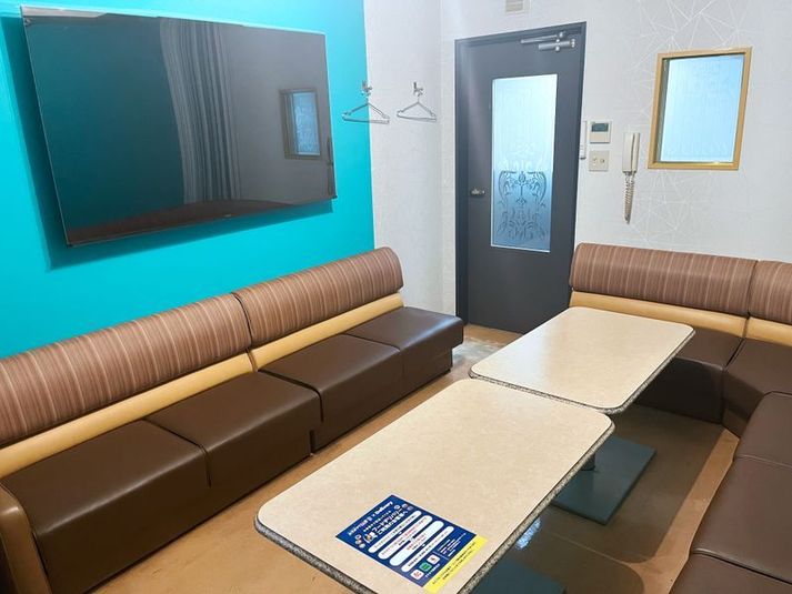 《9～10名用》カラオケルーム【サイズL】 - カラオケＣＬＵＢ ＤＡＭ三宮北野坂店