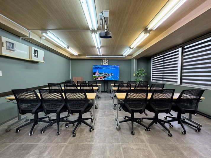 GOZAR会議室 新宿御苑 4F - GOZAR会議室 新宿御苑 （3F・4F）貸し会議室のクラッシー