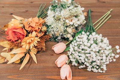 造花も4種類用意しています。かすみ草／ブーケ／オレンジの花束／チューリップ - ピクテスタジオ（PICTE STUDIO）浅草橋店 【浅草橋駅から徒歩１分】自然光と植物が映えるレンタル撮影スタジオの設備の写真